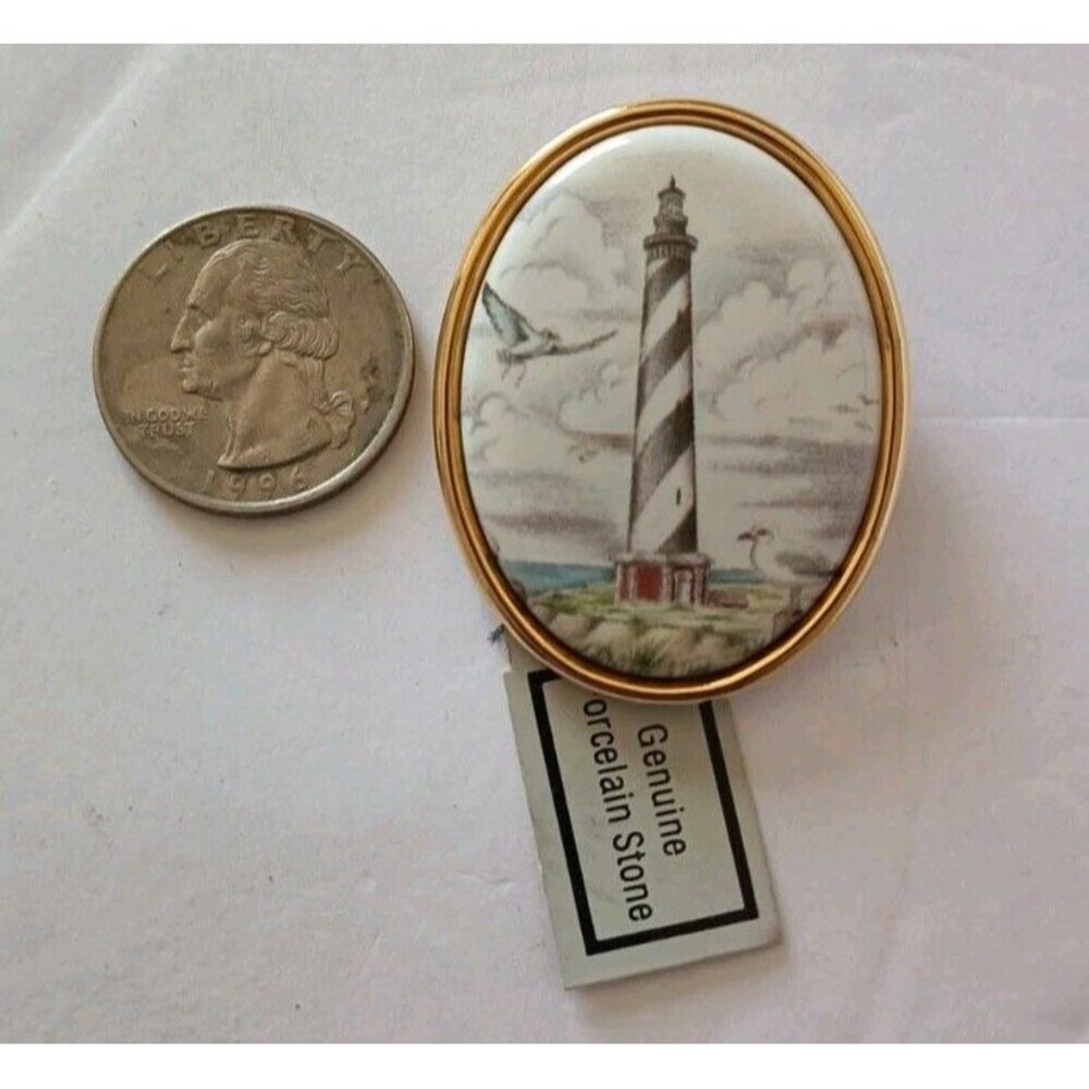 Vintage LIGHTHOUSE BROOCH Cape Lookout Painted Porcelain Pin Nautical New - Picture 2 of 6